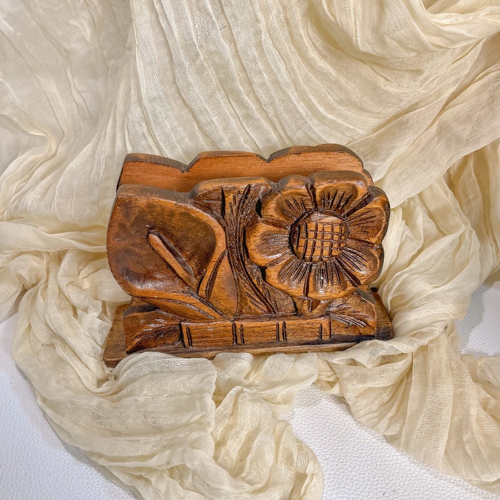 vintage hand‎ carved souvenir  floral napkin holder